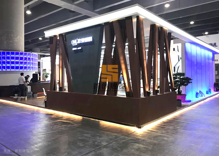 歐曼照明 展臺(tái)設(shè)計(jì)(圖1)